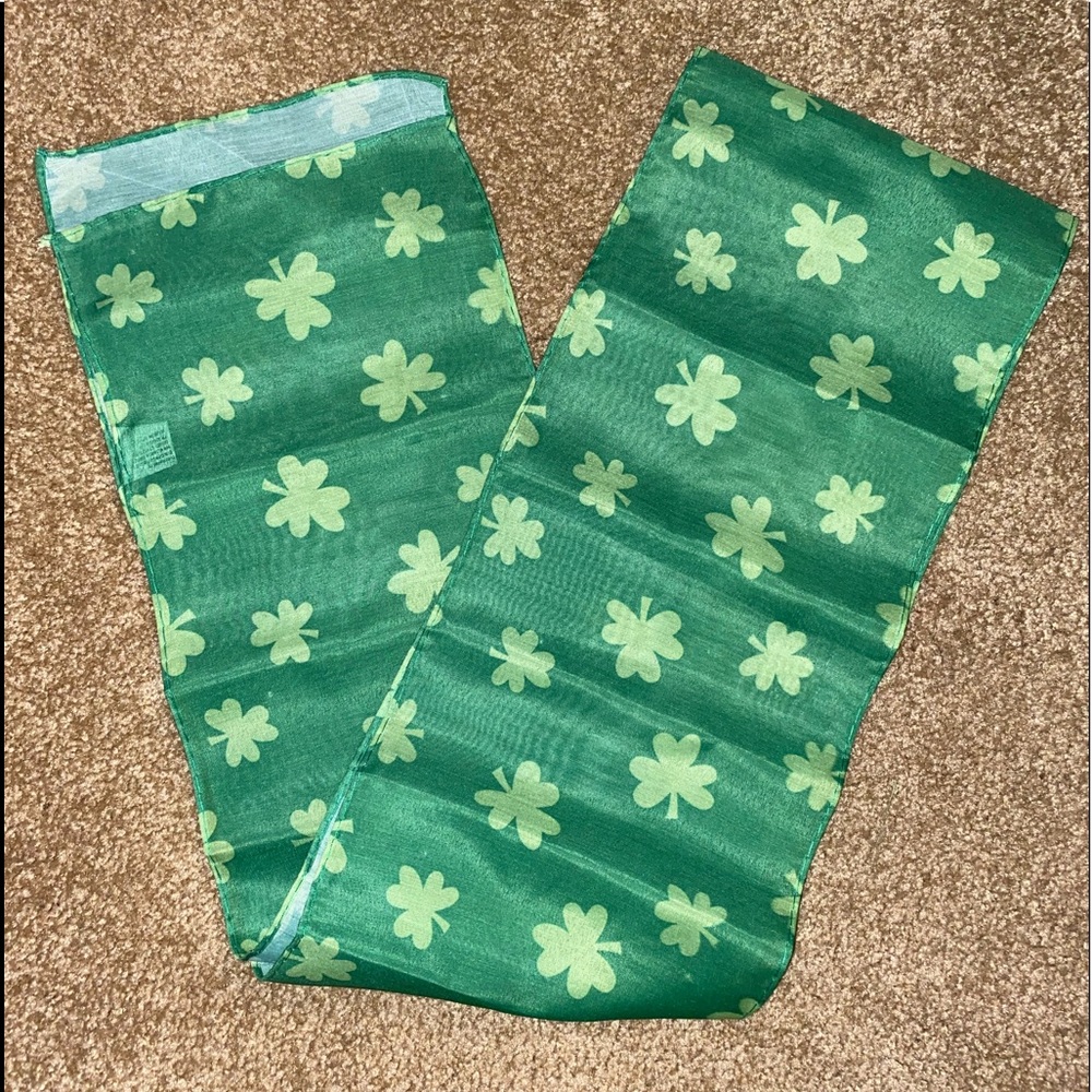NWOT ☘️St. Patty’s Day scarf